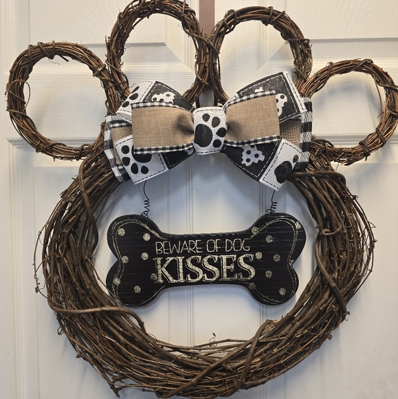 Beware of Dog Kisses / Welcome Paw Wreath 🐾